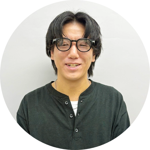 笑顔で正面を向くO.Y.さん