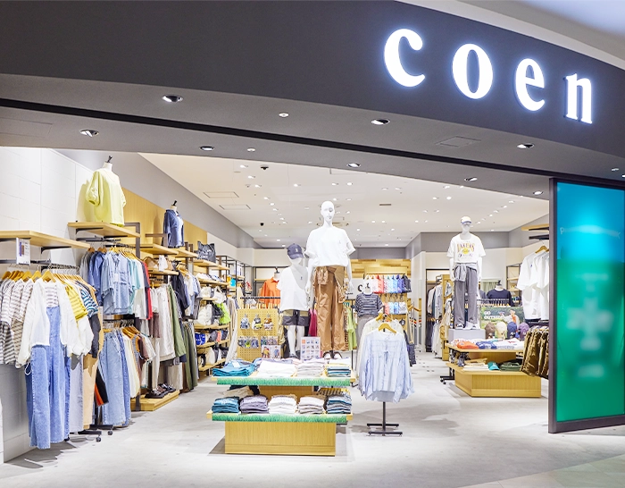 ショッピングモール内にあるcoen（コーエン）店舗の外観